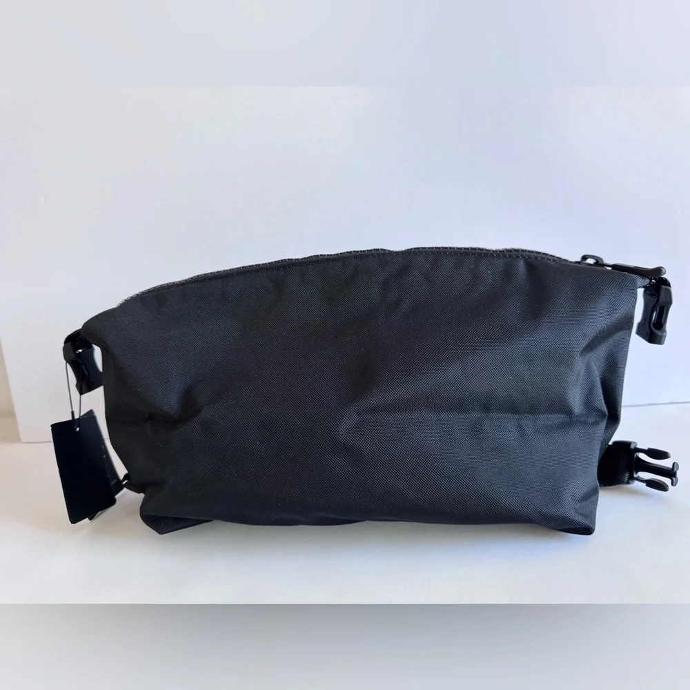 Lululemon Command The Day Kit *5L, Black (Fourth Release) - Picture 7 of 11